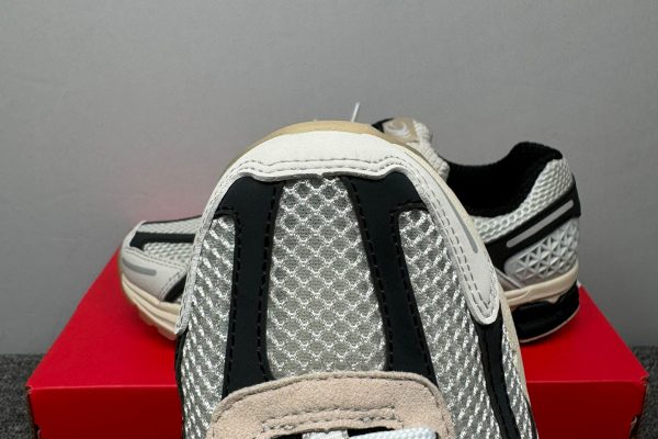 Nike Vomero 5 Supersonic Light Bone Black 2