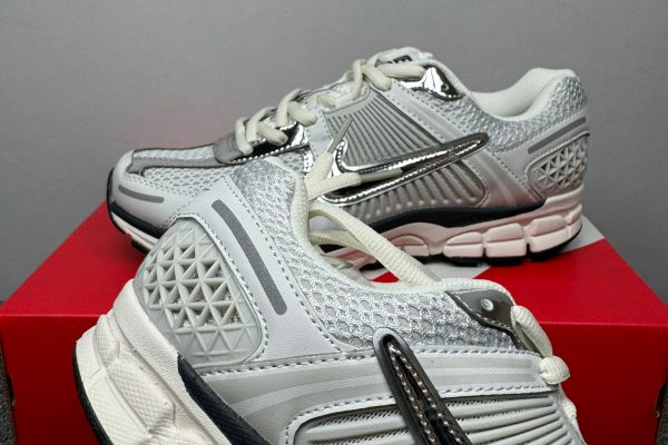 Nike Zoom Vomero 5 Photon Dust Metallic Silver = Z Batch 2