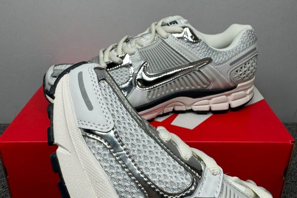 Nike Zoom Vomero 5 Photon Dust Metallic Silver = Z Batch 3