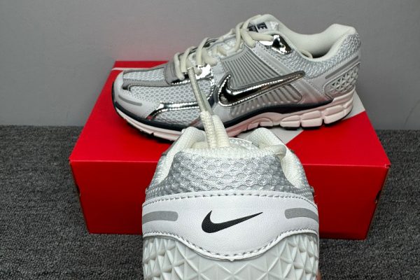 Nike Zoom Vomero 5 Photon Dust Metallic Silver = Z Batch 7