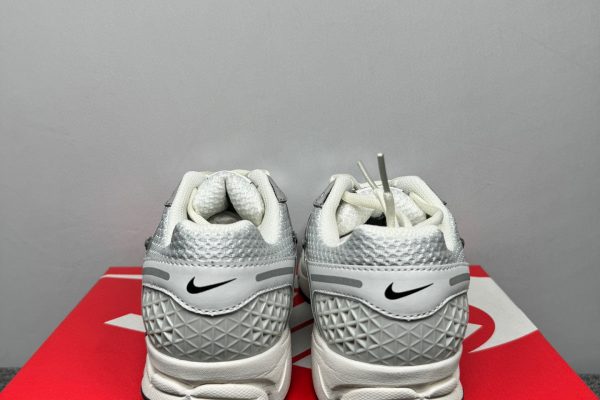 Nike Zoom Vomero 5 Photon Dust Metallic Silver = Z Batch 8