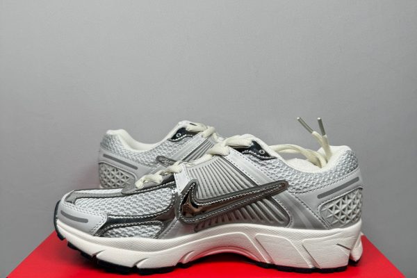 Nike Zoom Vomero 5 Photon Dust Metallic Silver = Z Batch 9