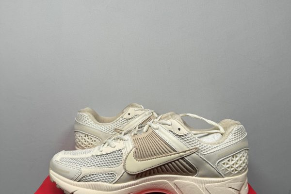 Nike Zoom Vomero 5 Sand Drift - Z Batch 8