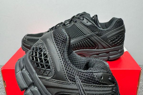 Nike Zoom Vomero 5 Triple Black - Z Batch 1