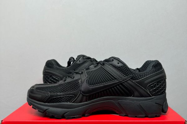 Nike Zoom Vomero 5 Triple Black - Z Batch 8