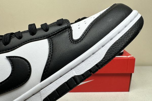 SB Dunk Panda 5
