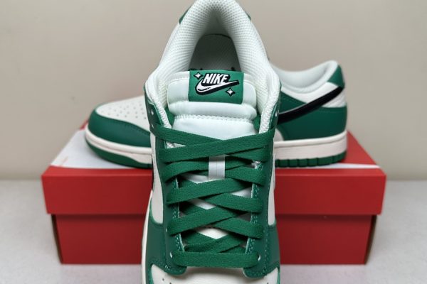 SB Dunk University Green - VT Batch 3