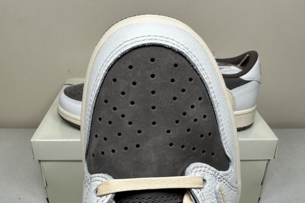 Travis Scott Reverse Mocha Low - PK 4.0 Batch 5